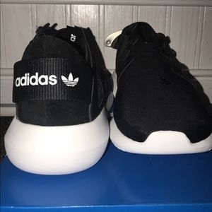 NWT Adidas Viral!!